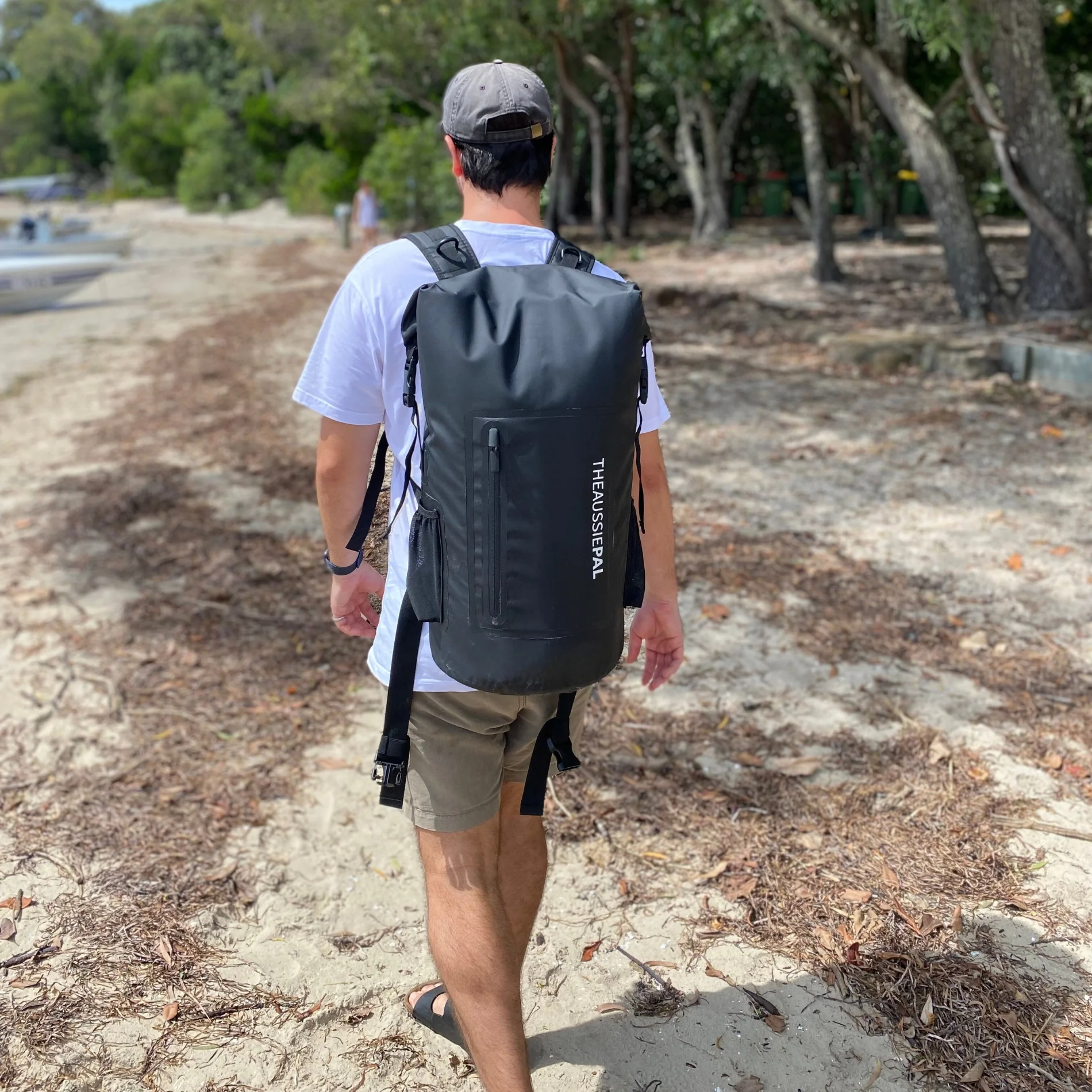 Insulated Cooler Backpack 35L - Image 10